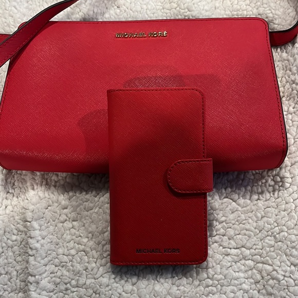 Red crossbody MK with IPhone wallet combo - Picture 8 of 11